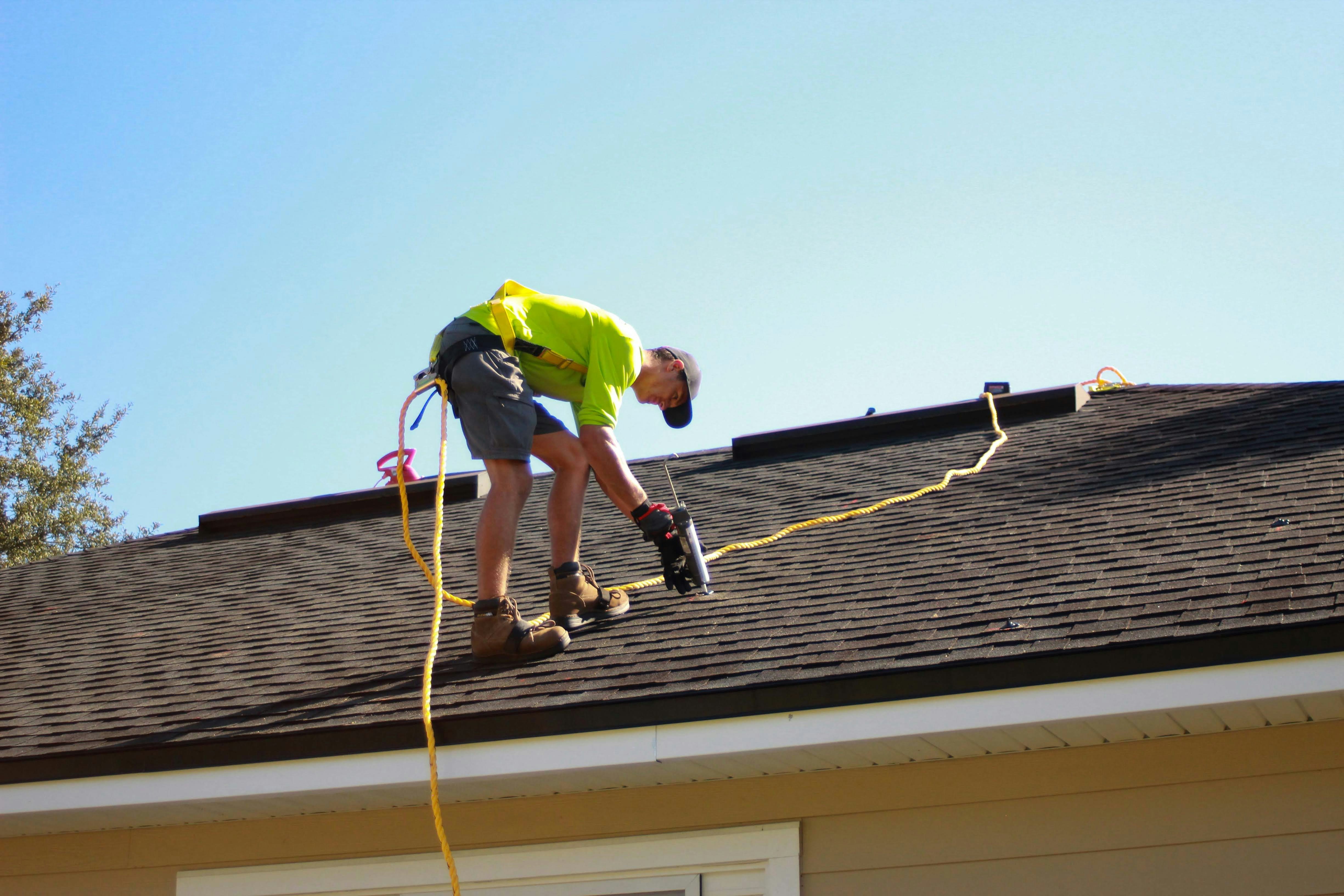 Fort Myers, FL - What Signs Show Your Roof Needs Professional Roofing Repair?