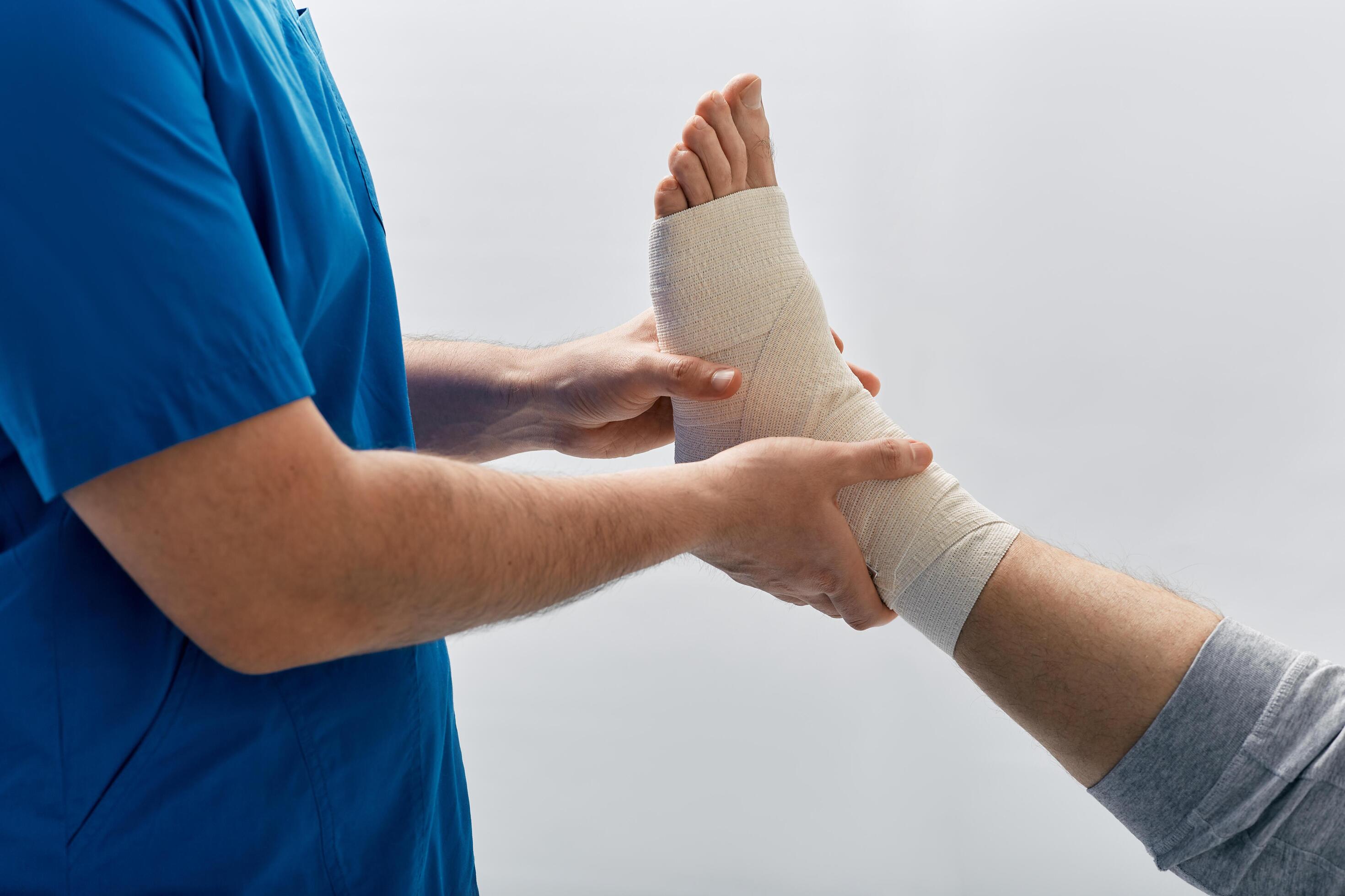 Oro Valley, AZ — How Do Orthopedic Clinics Help You Recover After Fractures?